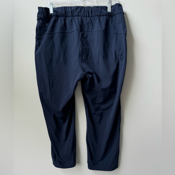 Lululemon Women's Size 12 On The Fly Crop Woven 23" Inseam True Navy Blue Pants - Picture 5 of 6